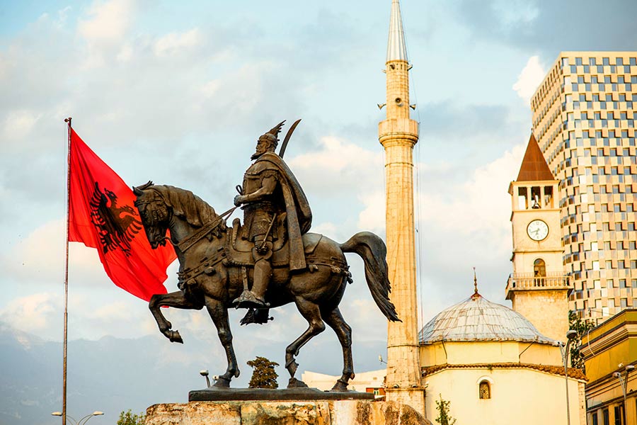 Skanderbeg-statuen i Tirana