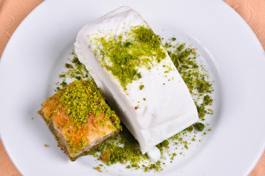 Tyrkisk iskrem Maras med Baklava