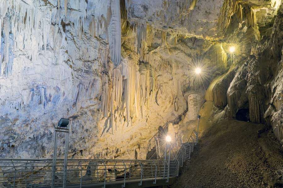 Besøk grotta på Antiparos